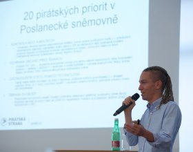 Ivan Bartoš- předseda České pirátské strany (85)